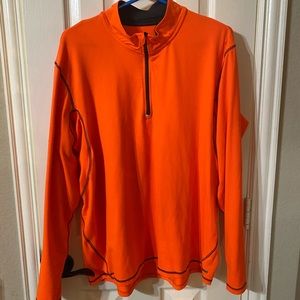 Men’s workout pullover.